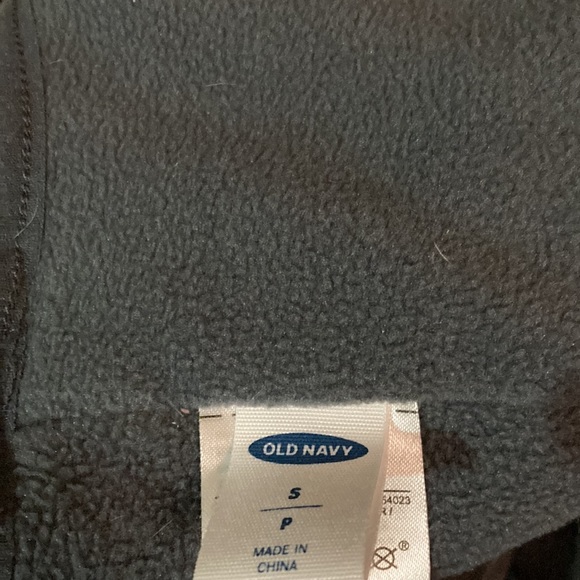 2piece old navy Fleece hat and mitts for 2T 3/15$ - Picture 3 of 3